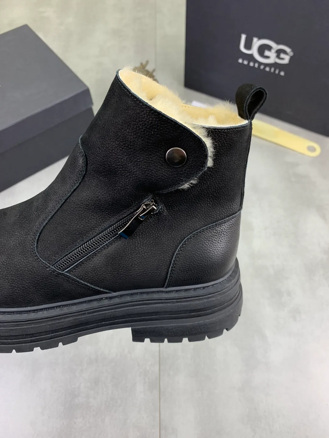 Men's men's shoes 💰P660 New arrival 🆕🆕🆕 IUGGI Men's British retro Martin boots Winter new men's outdoor hiking boots First layer of cowhide on the outside and wool on the inside Comfortable and warm Rubber sole sole Non-slip and firm Trendy and fashionable Casual and versatile Size: 38-44 (45 customized) Color: three colors